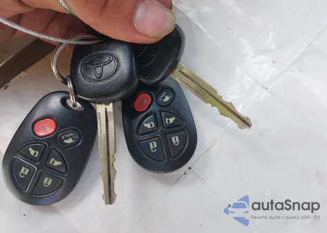 2008 Toyota Sienna Limited из США, поврежденный, VIN 5TDBK22C98S011075